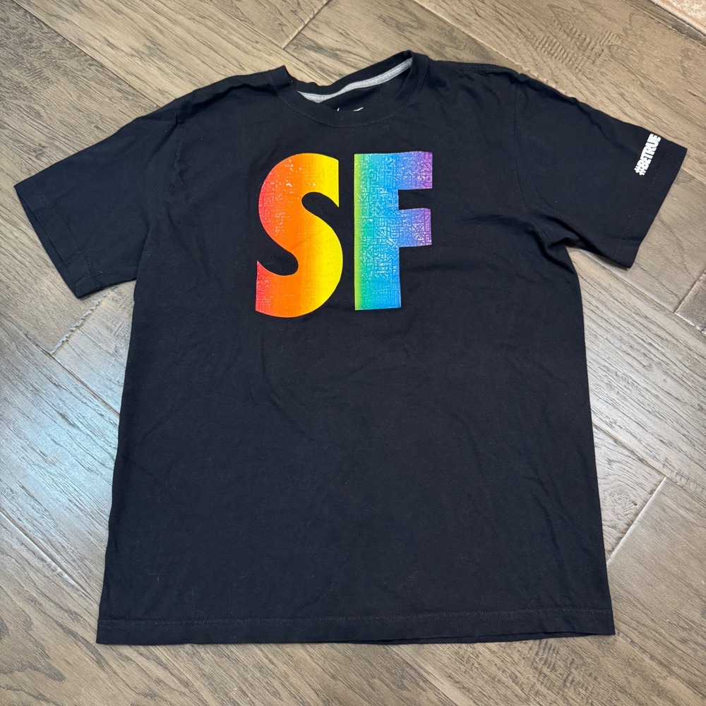 Nike SF T-Shirt Rainbow Graphic Pride Short Sleeve Top Regular Fit Large